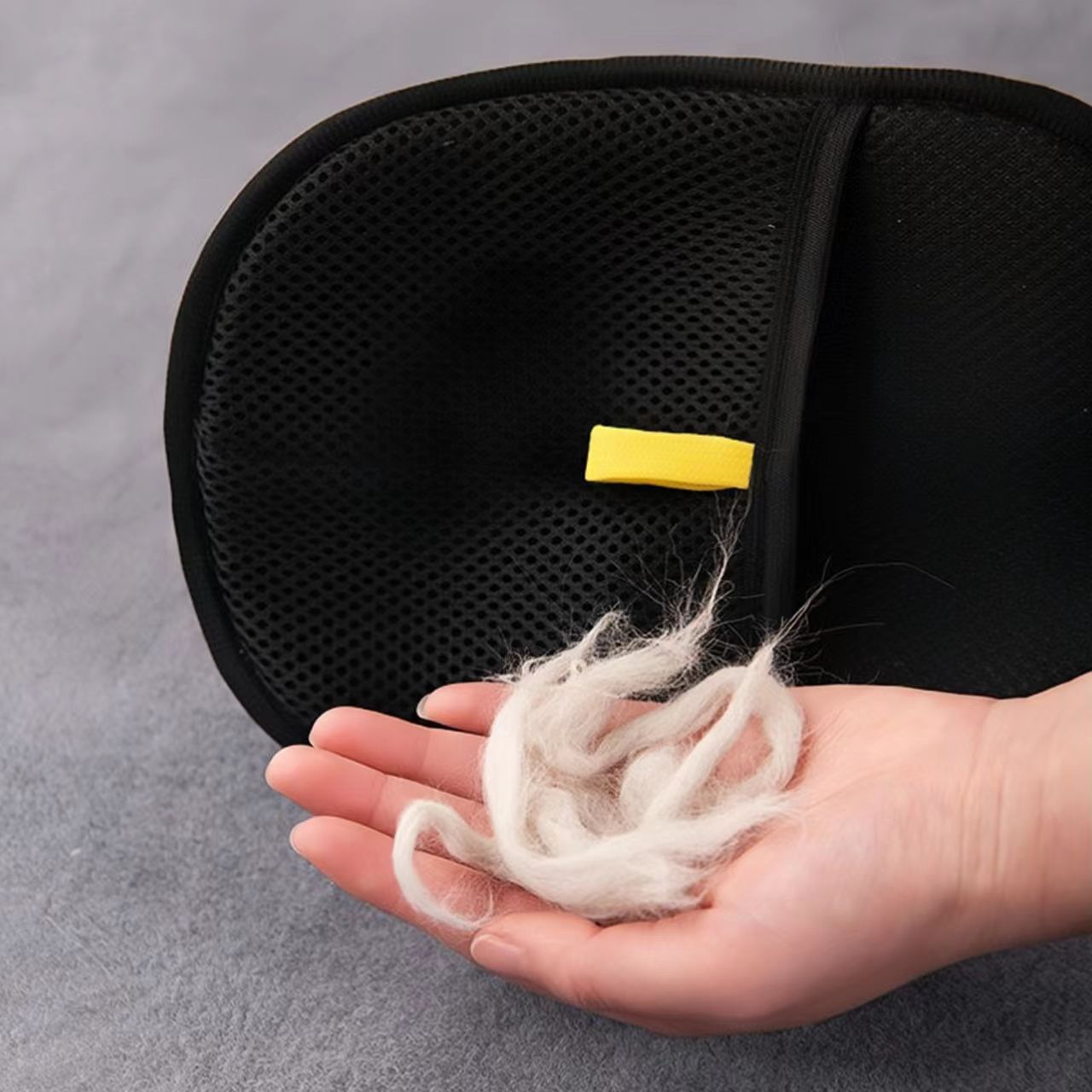 🎉 BUY 1 GET 1 FREE! Reusable Electrostatic Pet Hair Removal Glove – Works on Clothes, Couch & Car! 🐾🧤