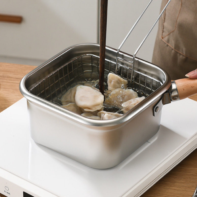 Multifunctional cooking set for frying: deep fryer, hob, fresh food storage and vegetable washing