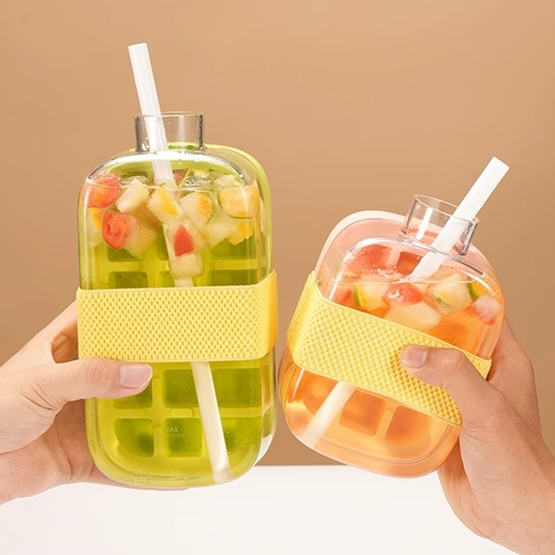 🎁2026 New Arrivals 50% OFF💥2-in-1 Ice Cube Maker Water Bottle Built-In Ice Tray, Food-Grade Silicone, Bpa-Free. Make Ice & Store Water In One Bottle 💼✈️