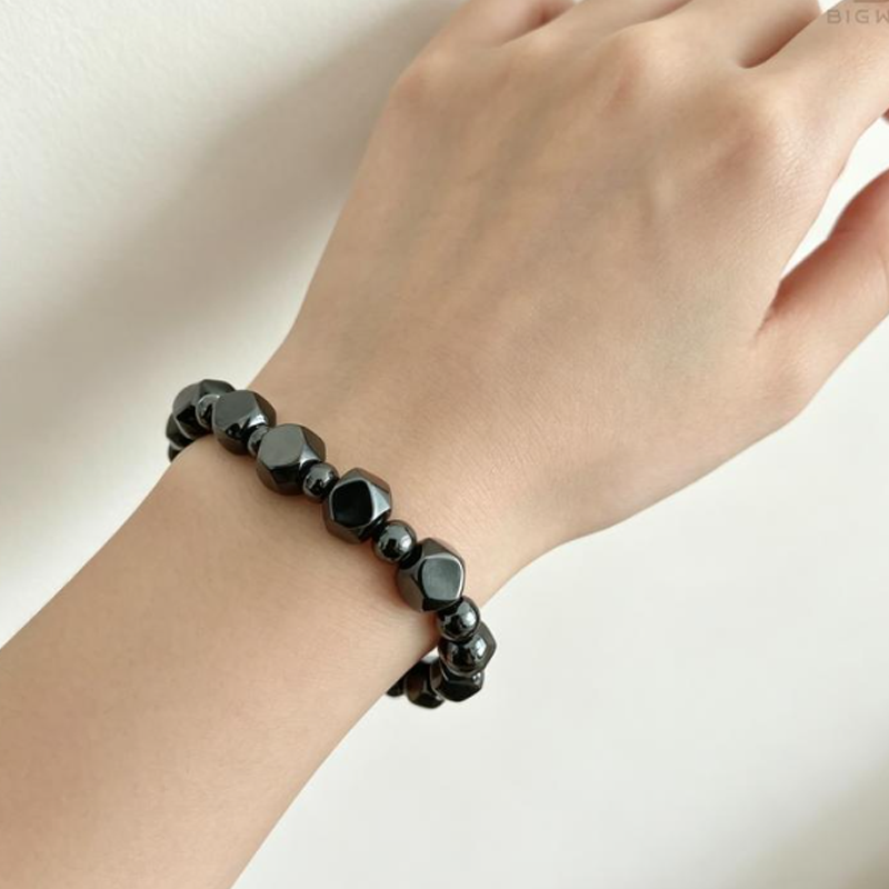 🎉 2026 Sale — Over 24,000 Sold! 💎 Vintage Stone Beads, Modern Edge – Effortless Style That Fits Every Wrist! ✨
